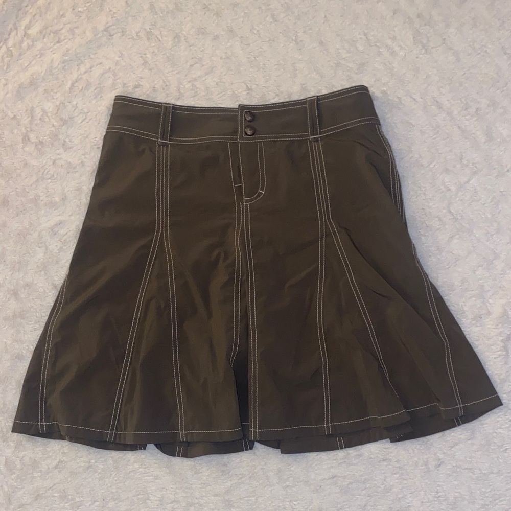 Athleta Knee Length Skort with White Stitching and Pockets